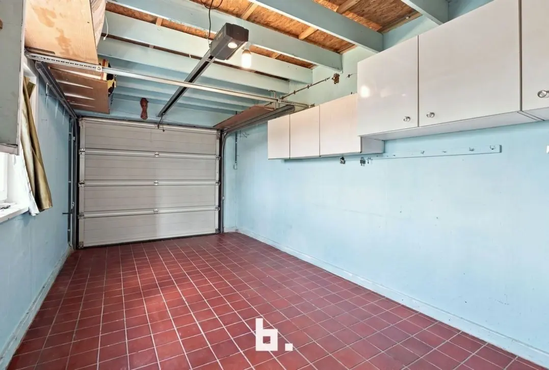 Gezinswoning met zonnige tuin, garage en oprit - Roeselare