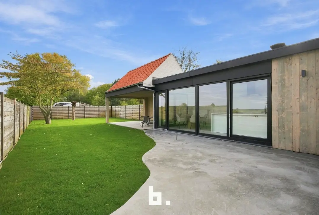 Instapklare, volledig gerenoveerde woning met 5 slaapkamers en 219 m² woonoppervlakte! - Ledegem