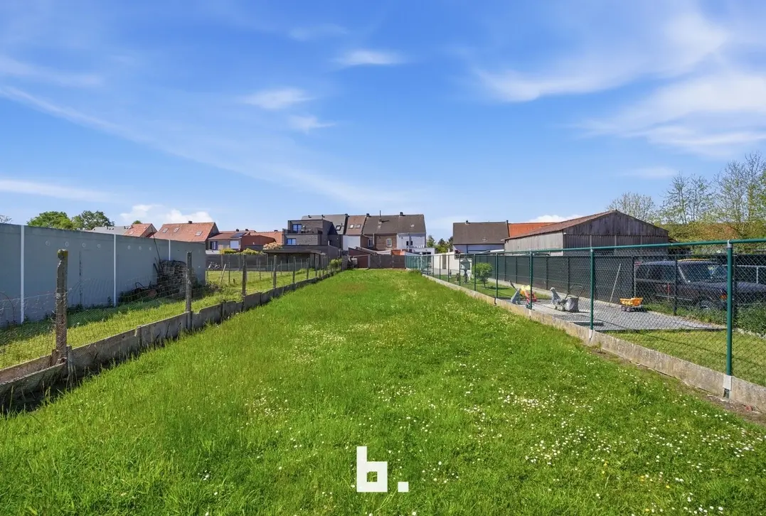 Te renoveren woning met garage en potentieel op centrale ligging in Staden - Staden