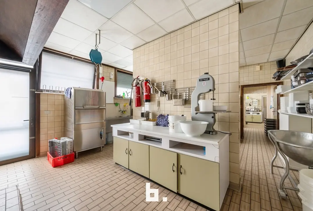 Handelshuis of investeringspand op fantastische ligging te Menen! - Menen - €315.000