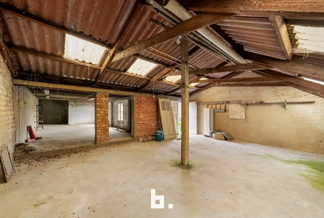 Woning met ruime loods op centrale locatie - Roeselare