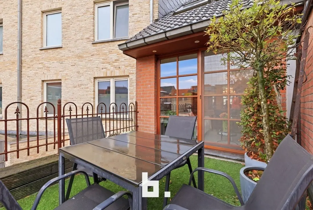 Commercieel handelspand met instapklare woonst op topligging in Roeselare - Roeselare