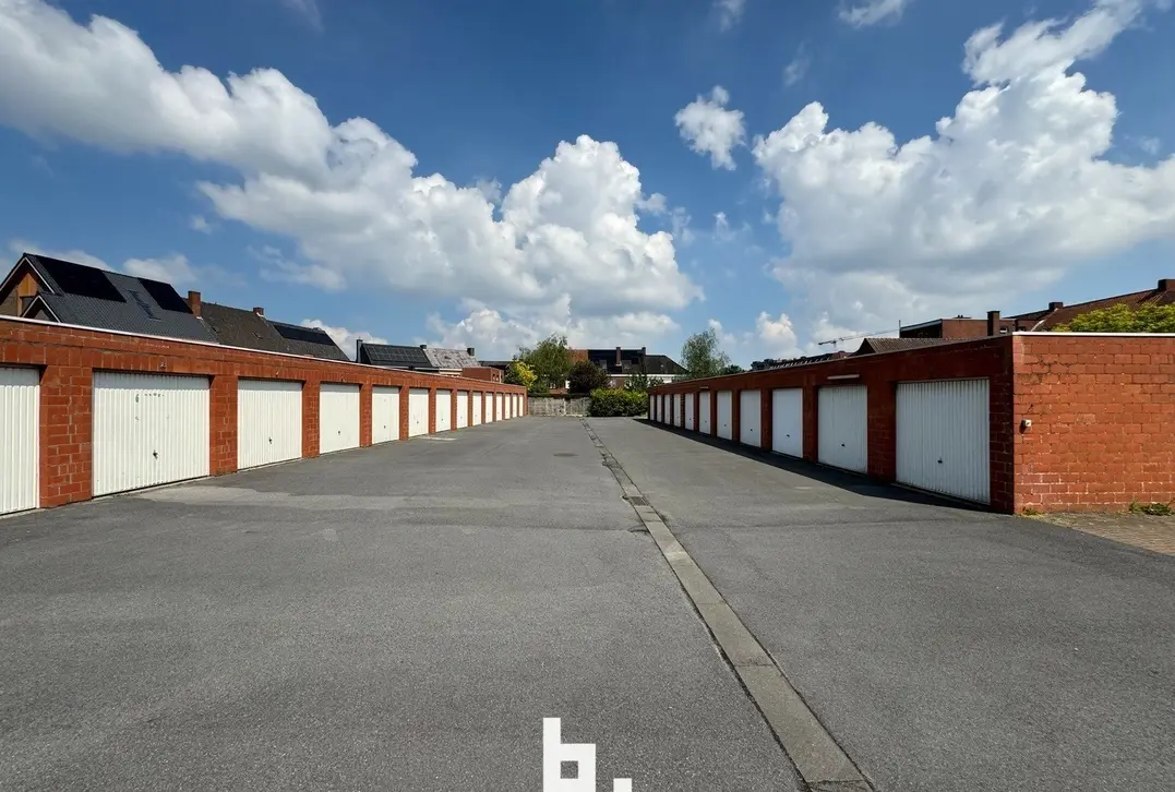 Ruime garagebox op centrale ligging - Roeselare