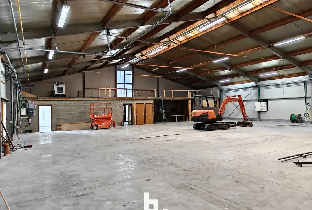 Industriehal met kantoor te Wellen - Wellen