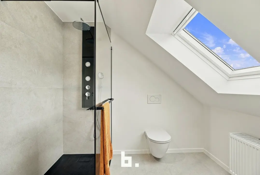 Instapklare, volledig gerenoveerde woning met 5 slaapkamers en 219 m² woonoppervlakte! - Ledegem