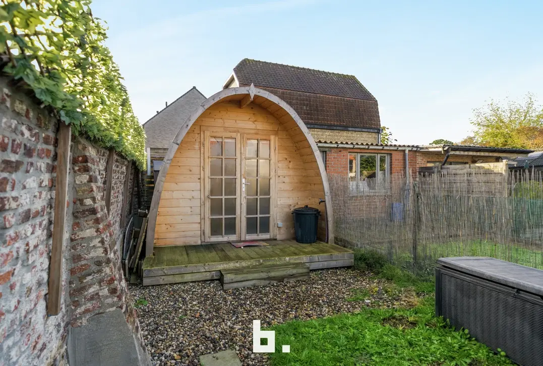 Charmante hoekwoning met 2 slaapkamers en tuin. - Sint-Andries