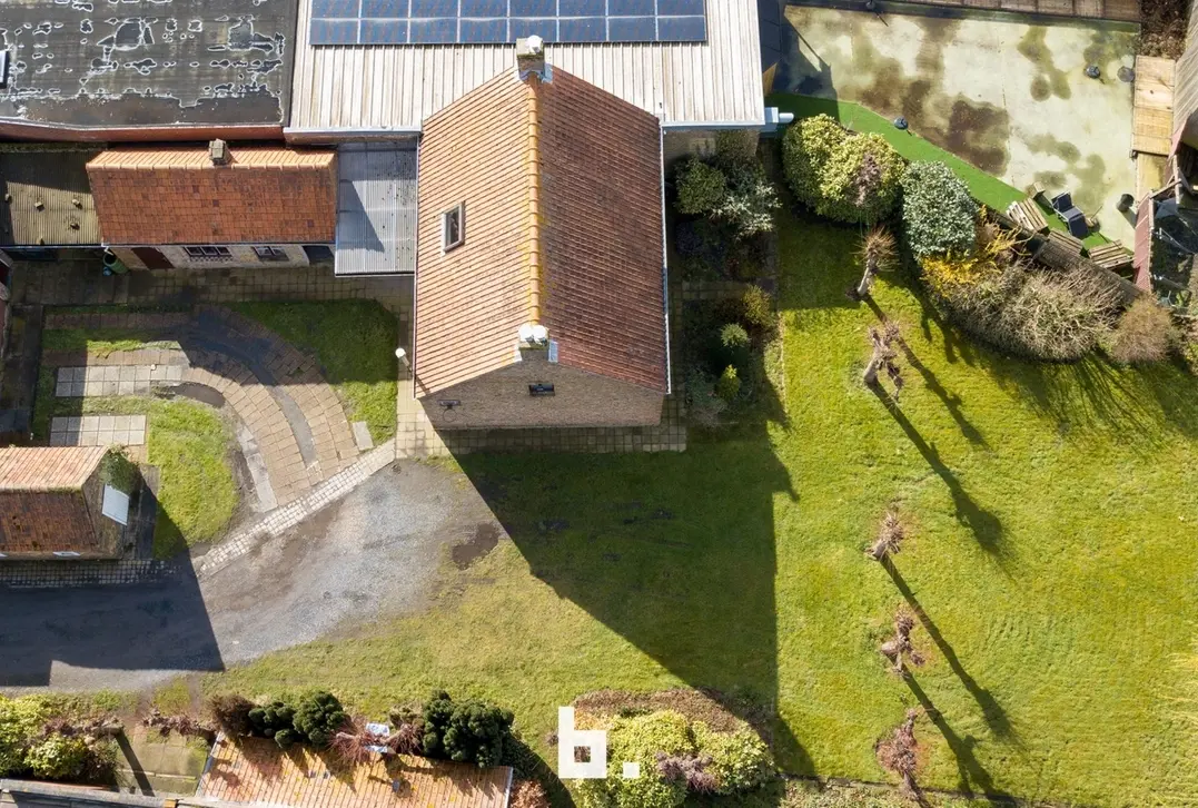 Te renoveren woning met vergunde B&B op ruim perceel te Brugge - Brugge