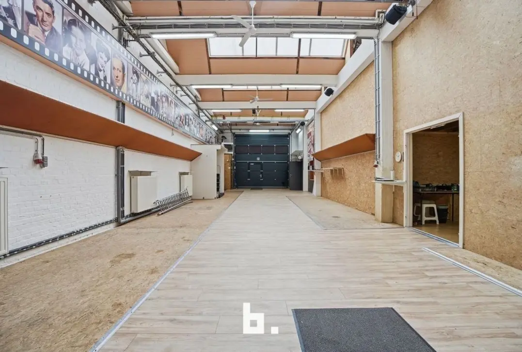 Multifunctioneel en vlot inrijbaar magazijn - Roeselare
