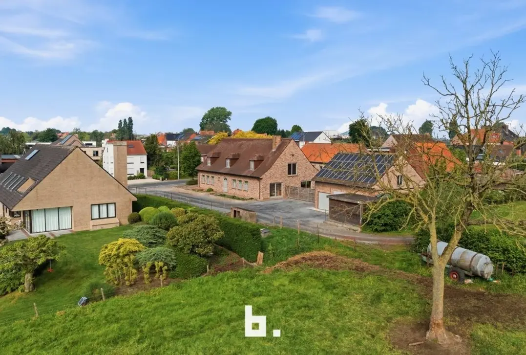 Karaktervolle villa met loods, 36 zonnepanelen en tal van mogelijkheden!  - Tielt
