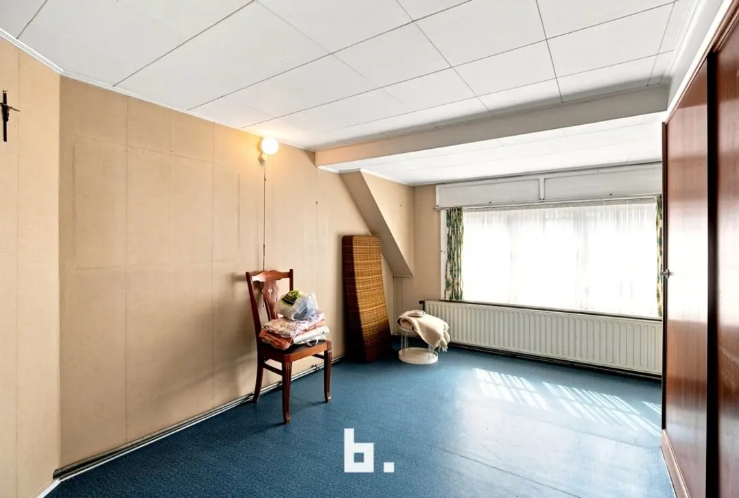 Unieke eigendom met 5 slaapkamers, 3 garages en tal van mogelijkheden op 1.507 m² - Kortemark