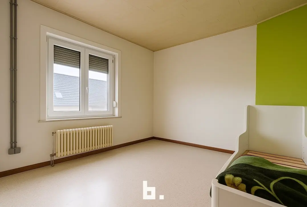 Ruime te renoveren woning boordevol potentieel - Oostkamp