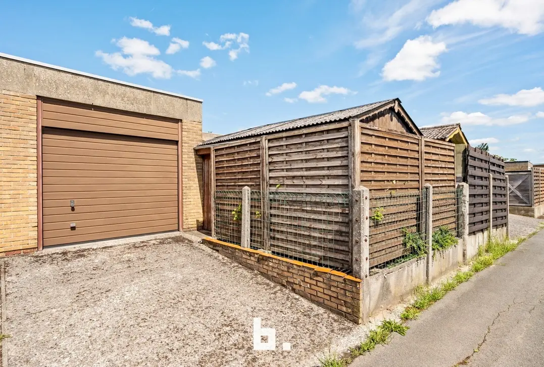 Ruime gezinswoning met zonnige tuin en garage. - Roeselare