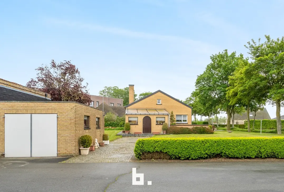 Te renoveren laagbouwwoning  met open zicht te Varsenare - Varsenare
