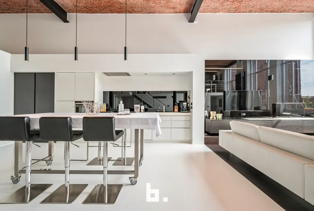 Exclusieve loft met industriële klasse nabij centrum Kortrijk - Spinnerijkaai 45  bus 119, 8500 Kortrijk - €545.000