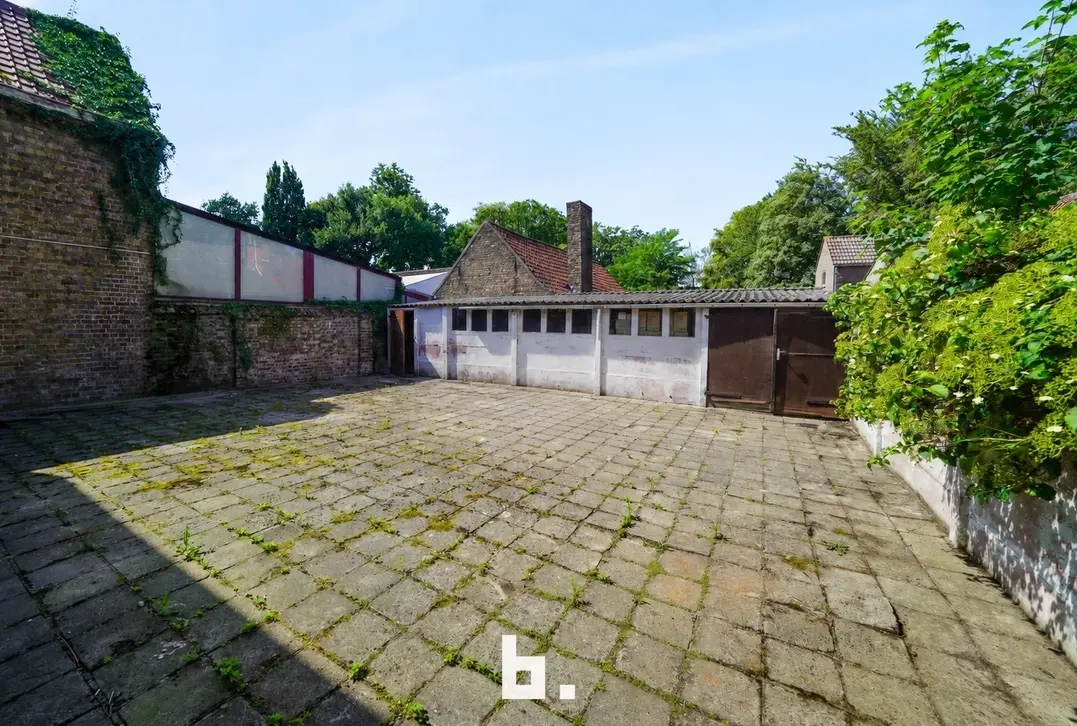 Opbrengsteigendom bestaande uit appartement en handels gelijkvloers. - Jabbeke