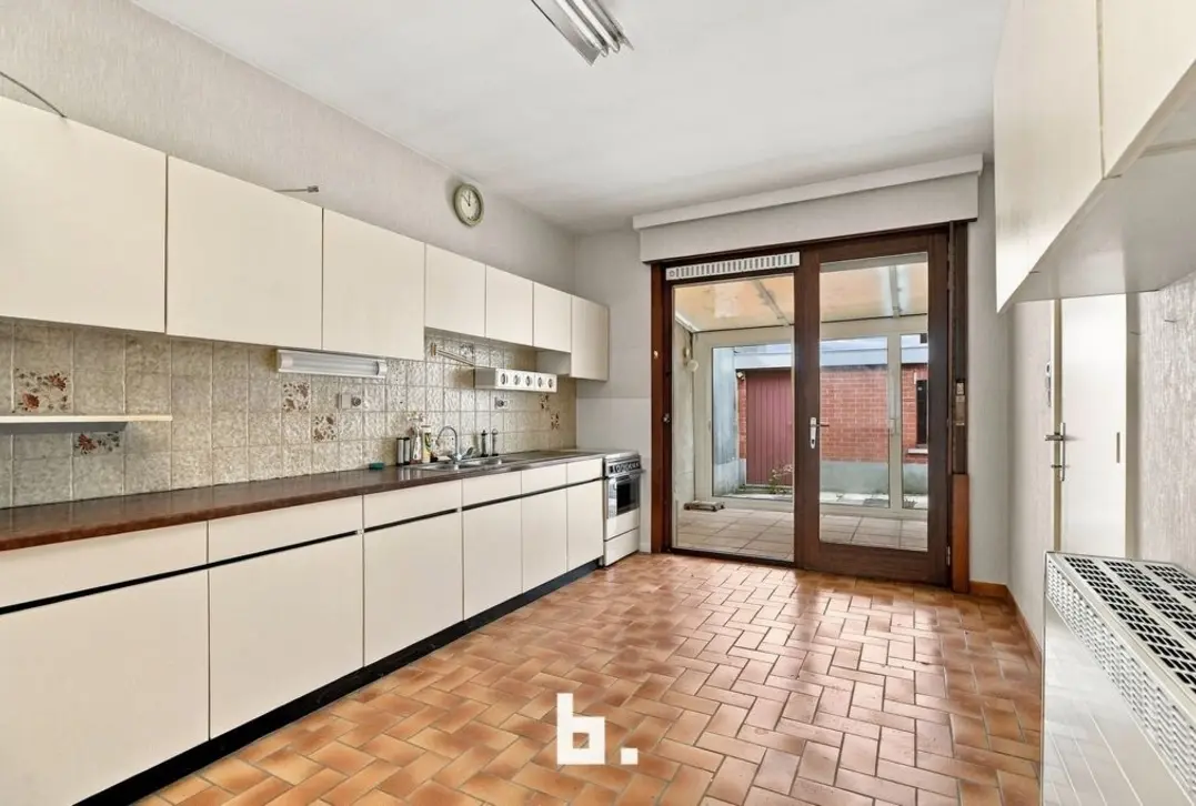 Ruime stadswoning met potentieel  ***TOPPER*** - Roeselare