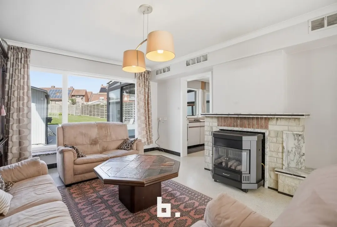 Charmante halfopen bebouwing met 4 slaapkamers, veranda en ruime tuin in Hooglede - Hooglede