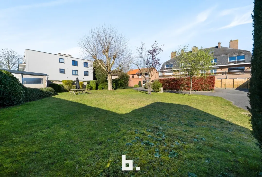 Verrassend ruim appartement op uitstekende ligging te Sint-Michiels - Sint-Michiels