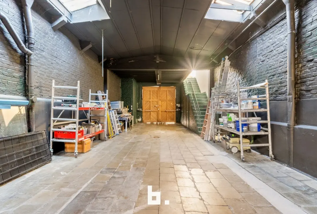 Uniek magazijn met kantoor in loftstijl - Kortrijk