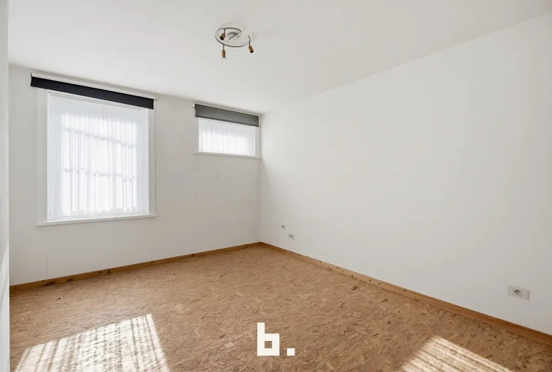 Te renoveren woning met garage en potentieel op centrale ligging in Staden - Staden