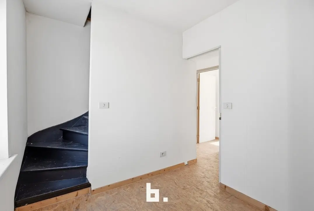 Te renoveren woning met garage en potentieel op centrale ligging in Staden - Staden