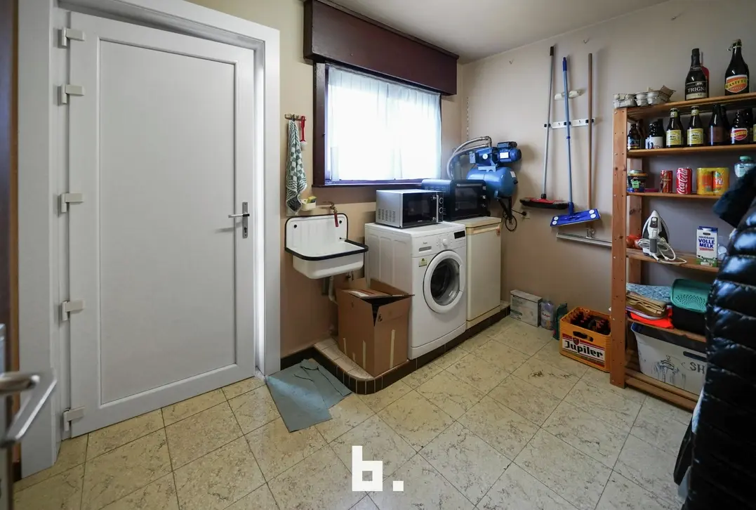 Gelijkvloerse woning met garage, 2 slaapkamers en ruime tuin - Veldegem