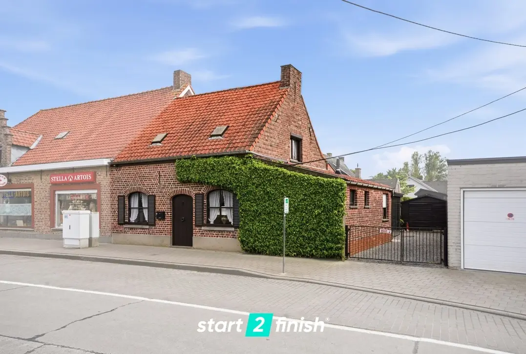 Ruime gezinswoning met veel potentieel en vlotte bereikbaarheid te Roeselare - Roeselare