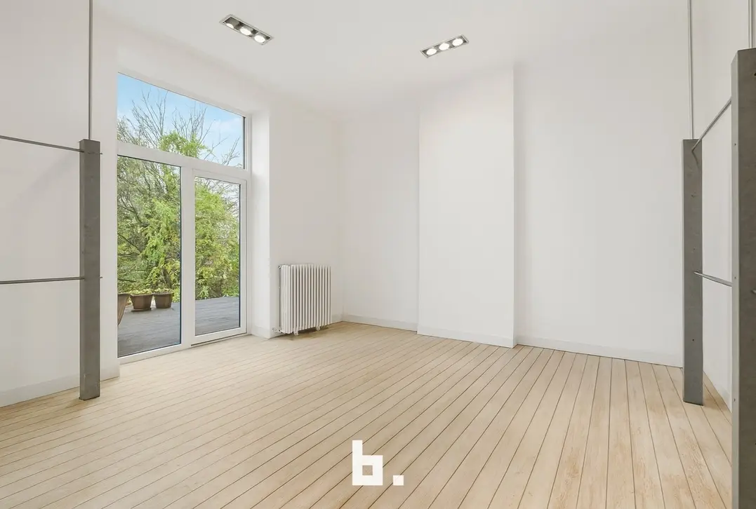 Ruim herenhuis / commercieel pand op toplocatie – veelzijdig en charmant! - Roeselare