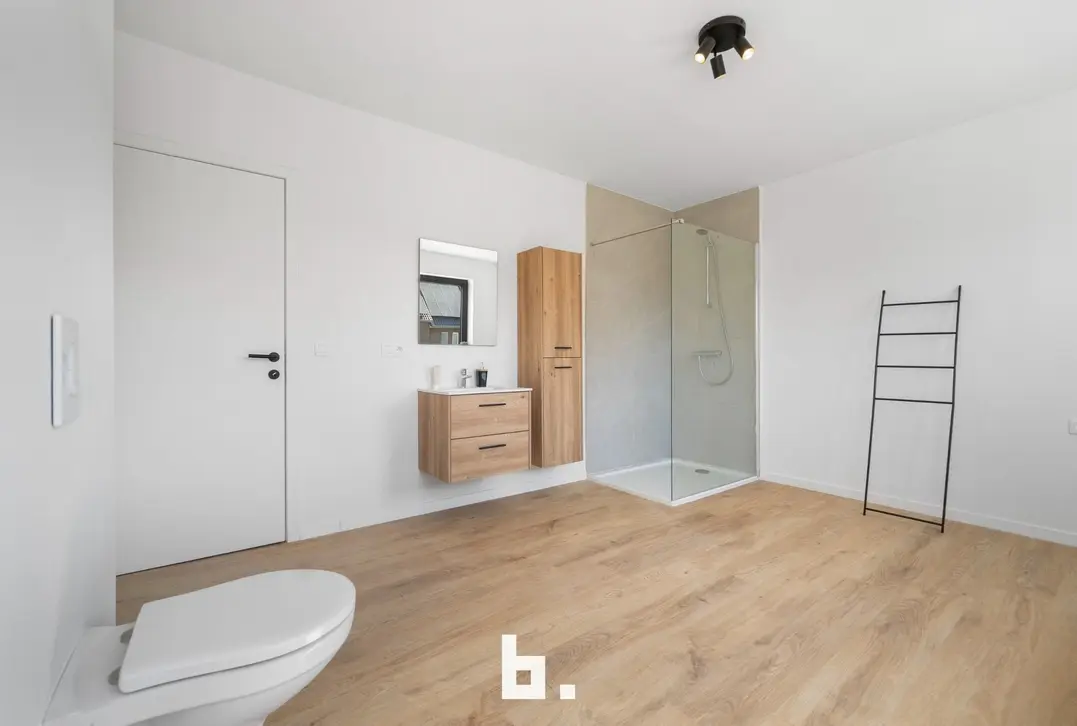 Stijlvol gerenoveerde woning met 3 slpks en prachtige tuin te Brugge waar ruimte, licht en verfijning samenkomen - Brugge