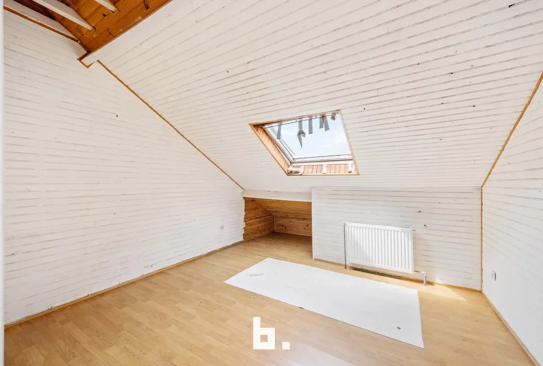 Woning met zeer veel potentieel te Kortrijk! - Kortrijk