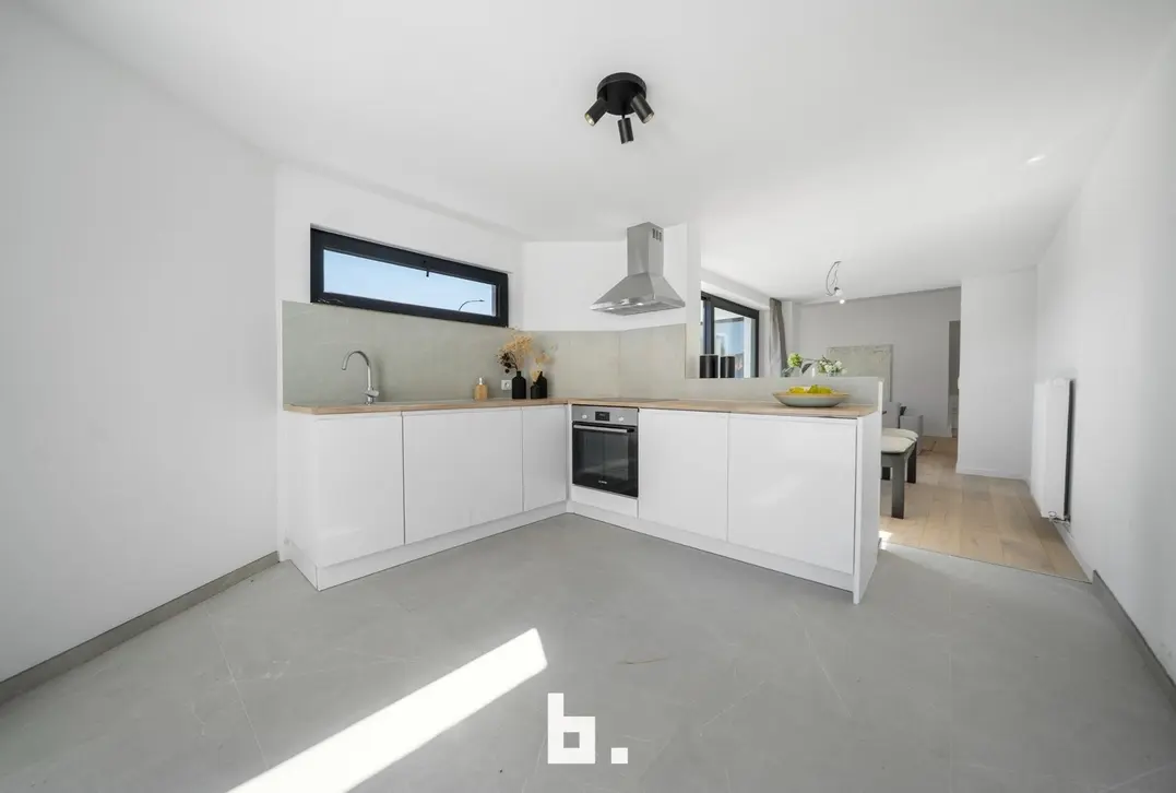 Stijlvol gerenoveerde woning met 3 slpks en prachtige tuin te Brugge waar ruimte, licht en verfijning samenkomen - Brugge
