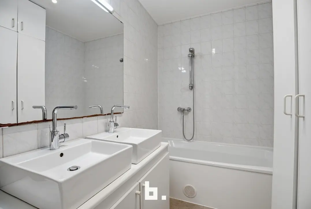 Lichtrijk appartement met twee terrassen en garage! - Roeselare
