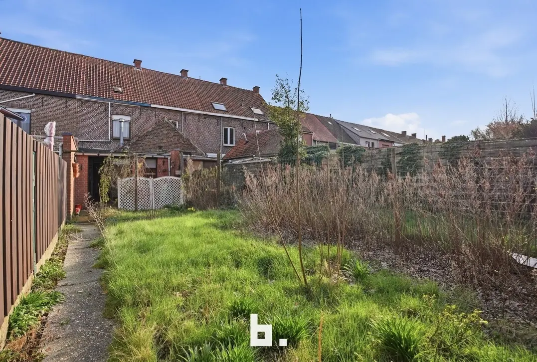 Te renoveren stadswoning met tuin op uitstekende ligging in Roeselare - Roeselare