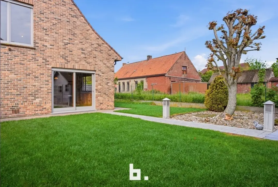 Karaktervolle villa met loods, 36 zonnepanelen en tal van mogelijkheden!  - Tielt