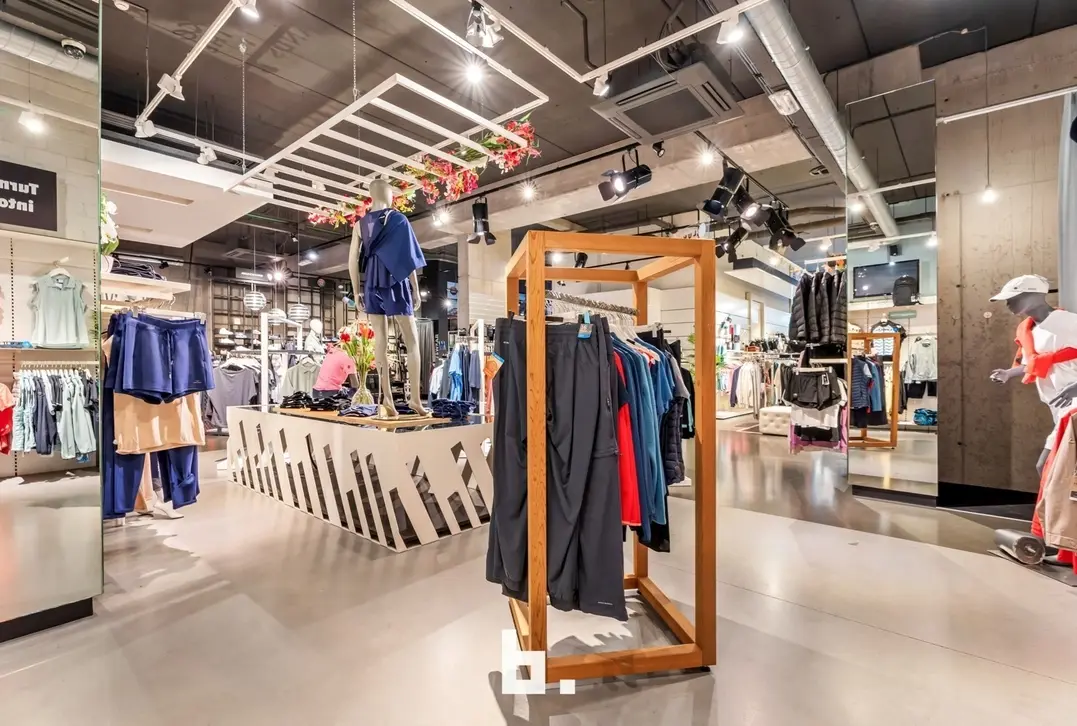 Winkelruimte van 592 m² met een ideale locatie in het hart van Roeselare! - Roeselare