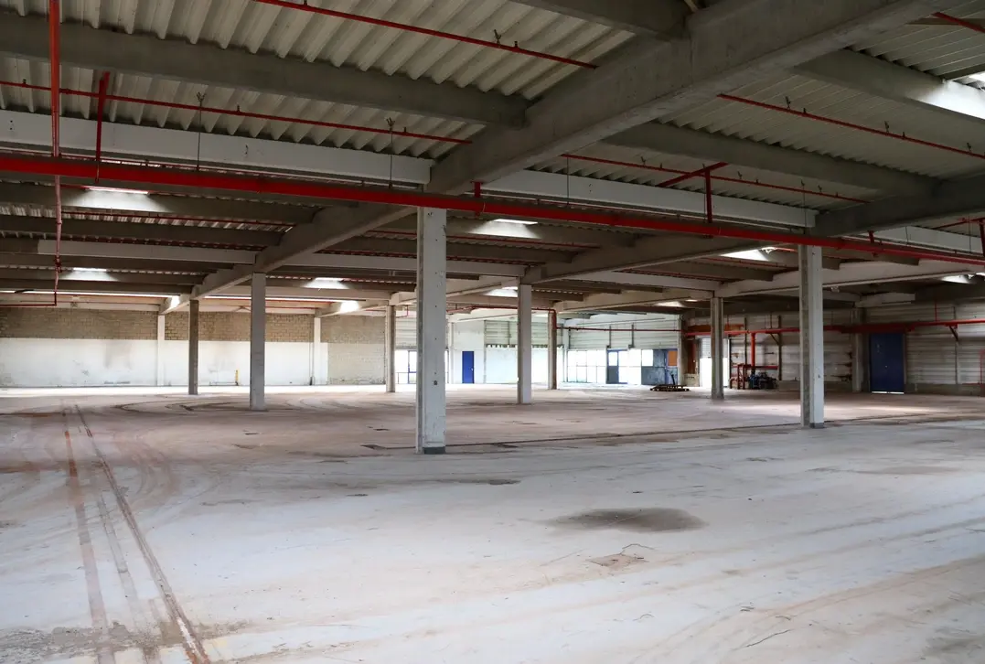 Ruim magazijn te huur in Fleurus – strategisch gelegen vlak bij E42 & E420 - Fleurus