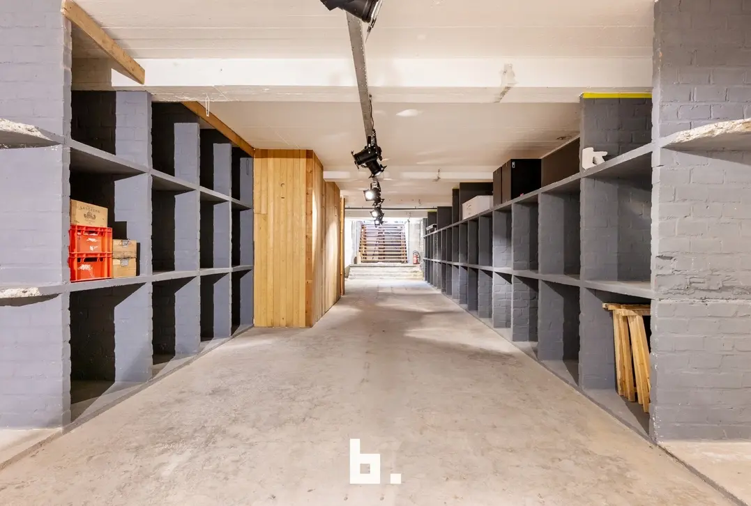 Uniek magazijn met kantoor in loftstijl - Kortrijk