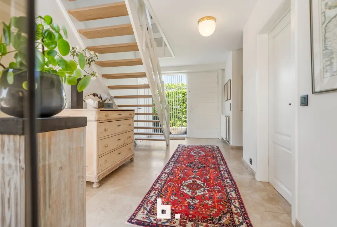 Discrete verkoop van uitzonderlijk grote villa - Varsenare