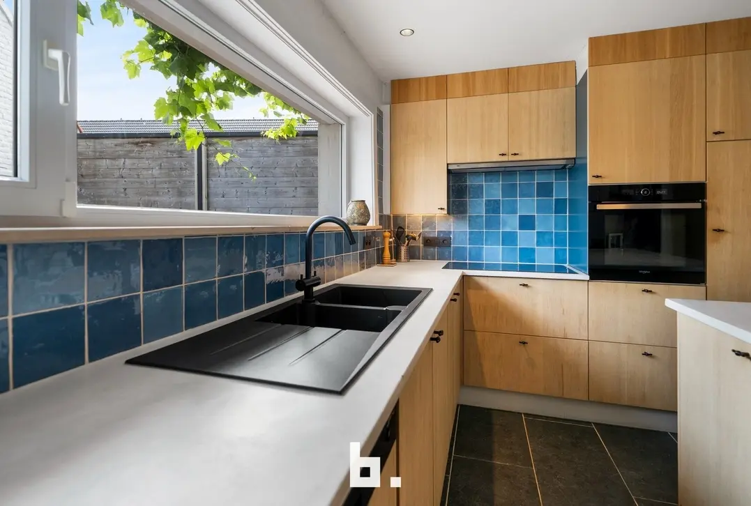 Knappe villa met praktijk in doodlopende straat - Torhout
