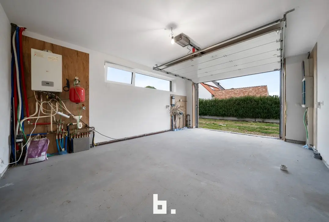 Prachtige nieuwbouwvilla met 4 ruime slaapkamers, inpandige garage en tuin - Zwevezele