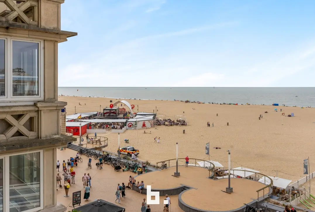 Exclusief zeezicht op de Albert I-Promenade – 125 m² met potentieel voor 3 slaapkamers te Oostende  - Oostende