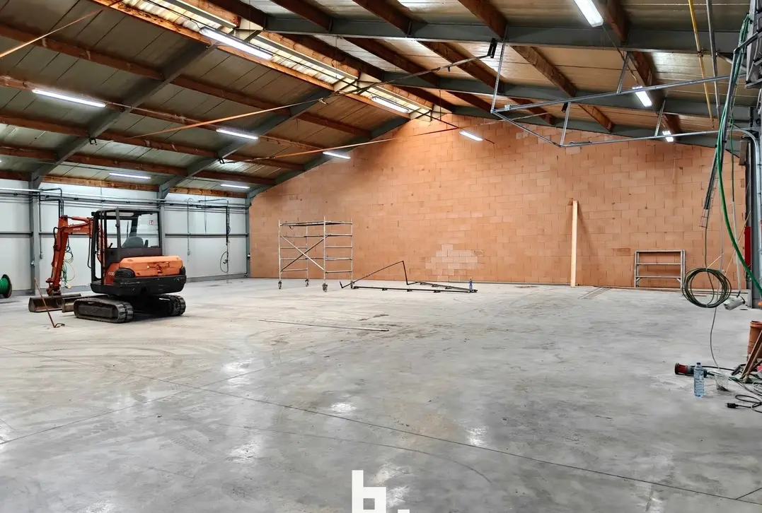 Industriehal met kantoor te Wellen - Wellen