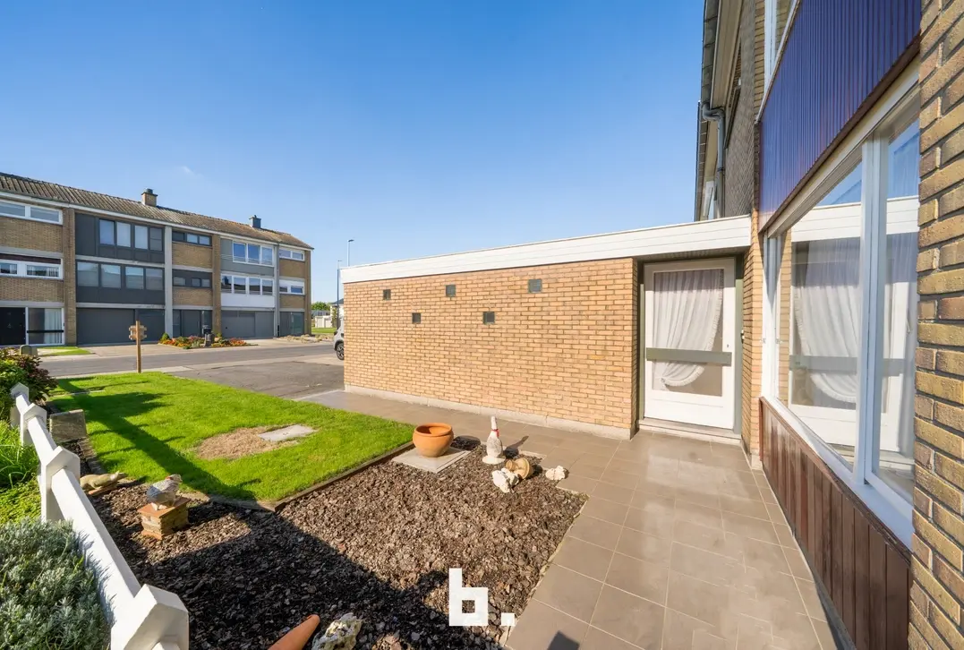 Woonhuis met 3 slaapkamers, zonnige tuin en garage te koop in rustige wijk - Oostkamp