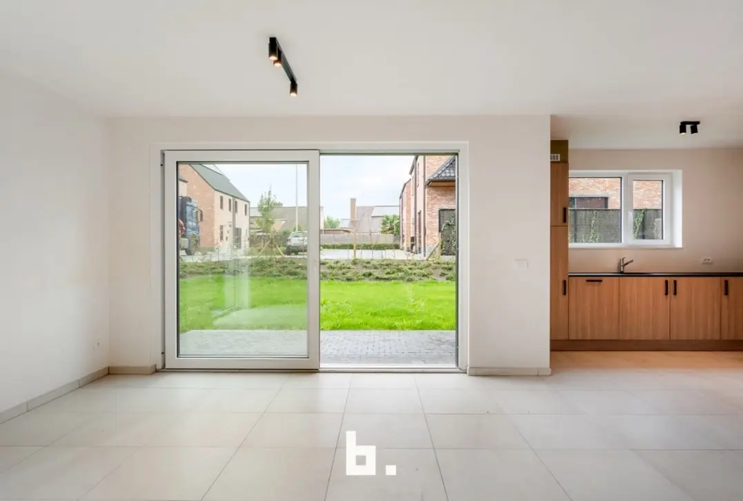 Ruime nieuwbouwwoning met 4 slaapkamers, garage en mooi afgewerkte tuin - Ledegem