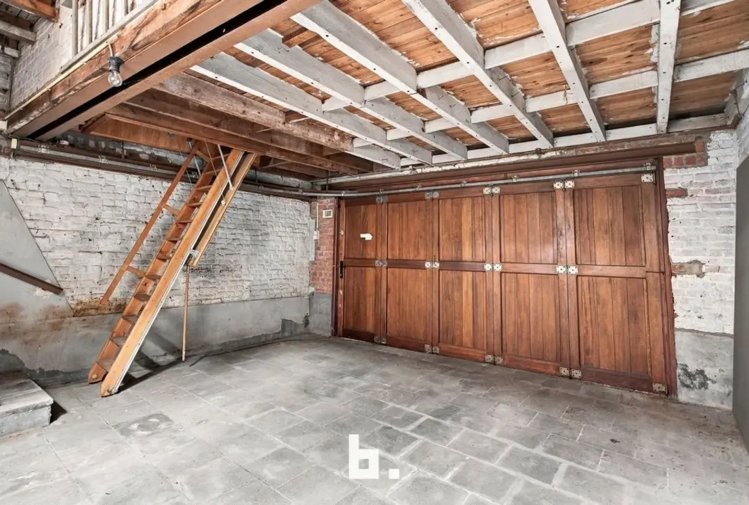 Ruime stadswoning met potentieel  ***TOPPER*** - Roeselare