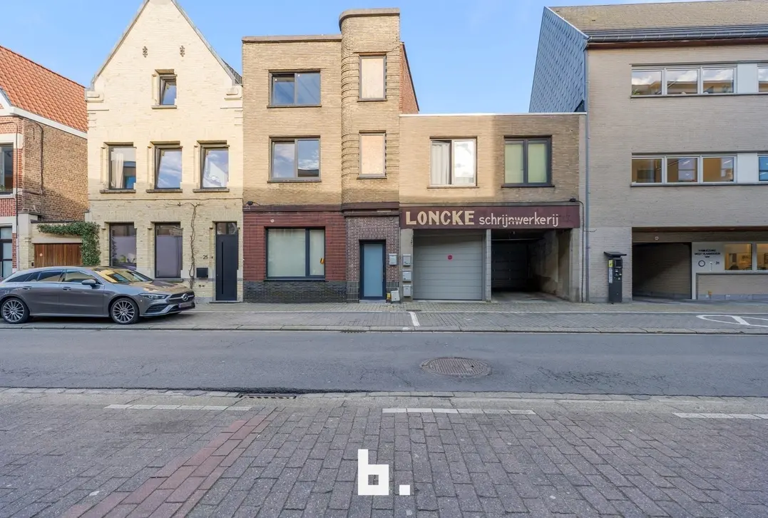 Opbrengsteigendom met 3 units en garages in hartje Roeselare - Roeselare