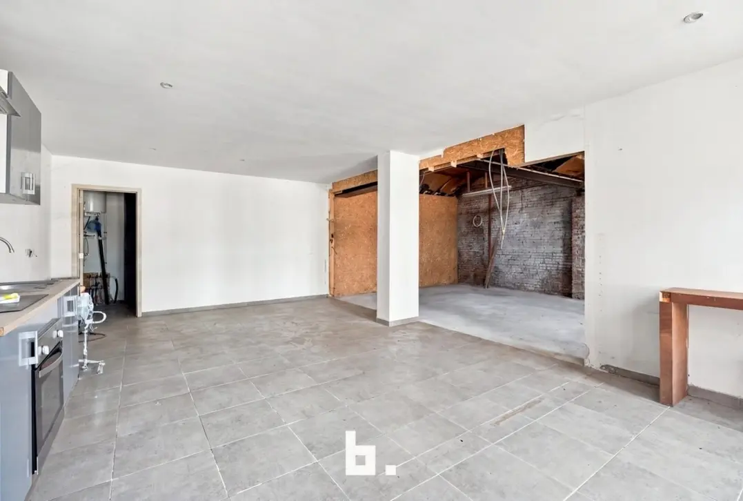 Unieke opportuniteit! Magazijn met mogelijkheid tot aankoop van 2 Appartementen.  - Roeselare