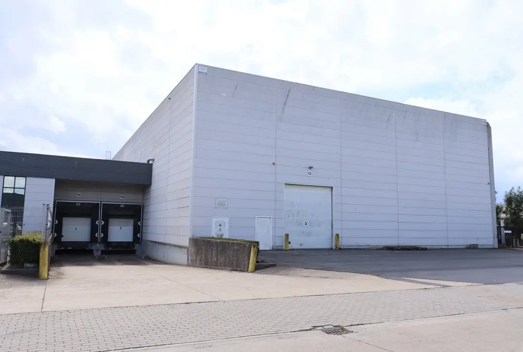 Logistiek magazijn te huur aan de A10 - Oostende