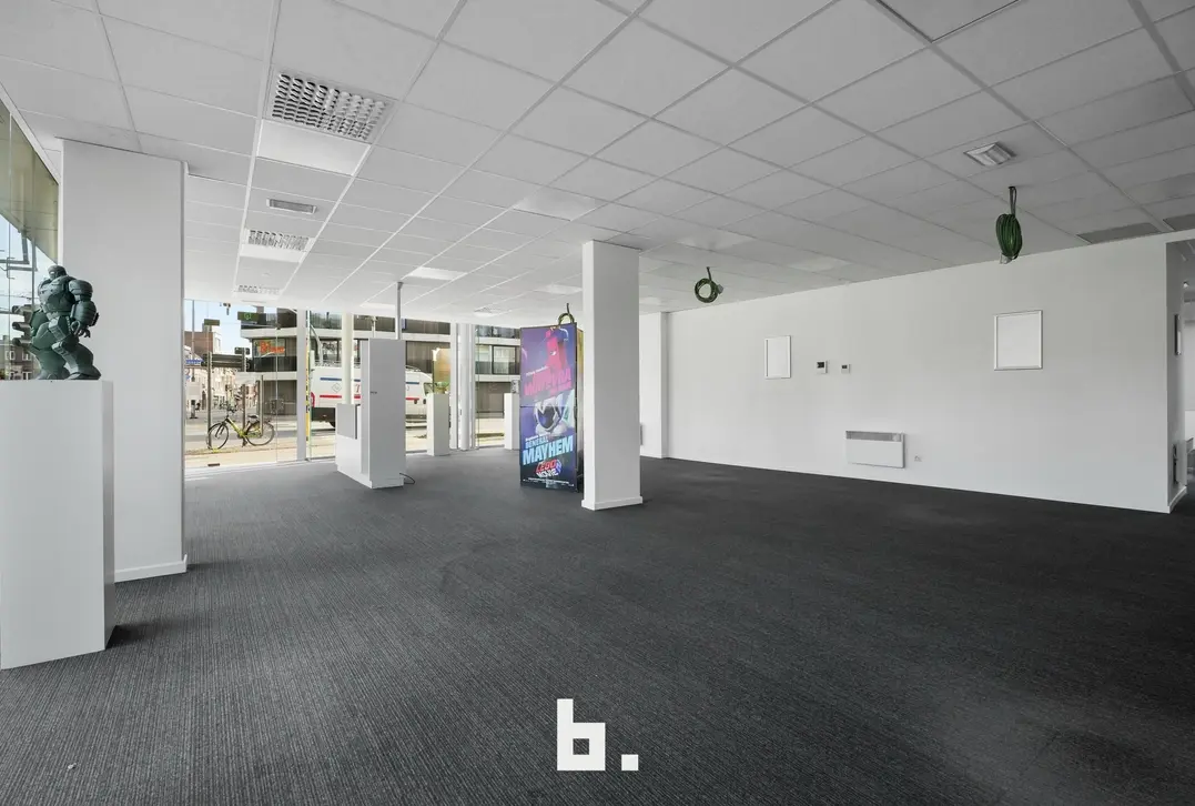 Kantoor (283m²) op commerciële TOPlocatie - Kortrijk