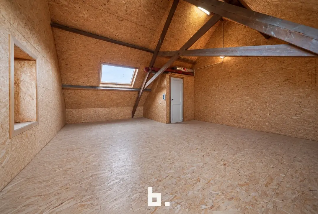 Te renoveren halfopen bebouwing 600m²met ruime tuin en garage op uitstekende ligging. - Sint-Andries